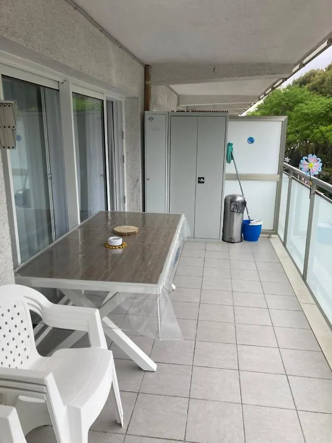 Apartment Chez Chantal 3 Chambres Au Centre Touristique De Salou Avec Garage