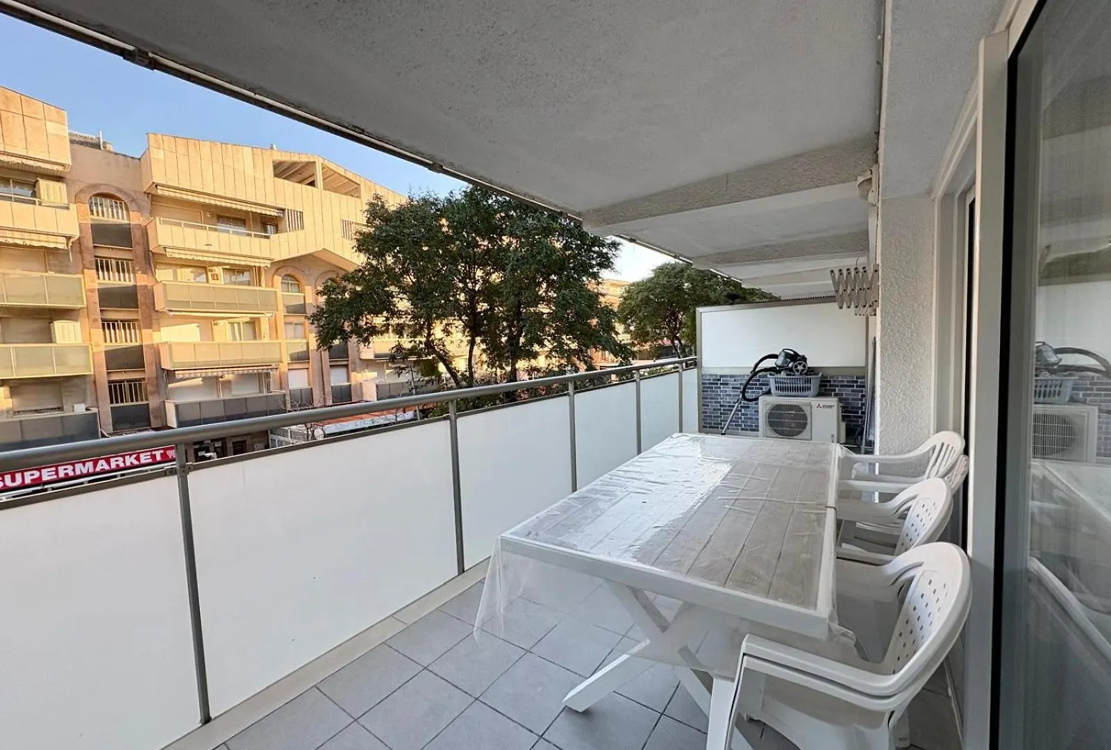 Chez Chantal 3 Chambres Au Centre Touristique De Salou Avec Garage Apartment